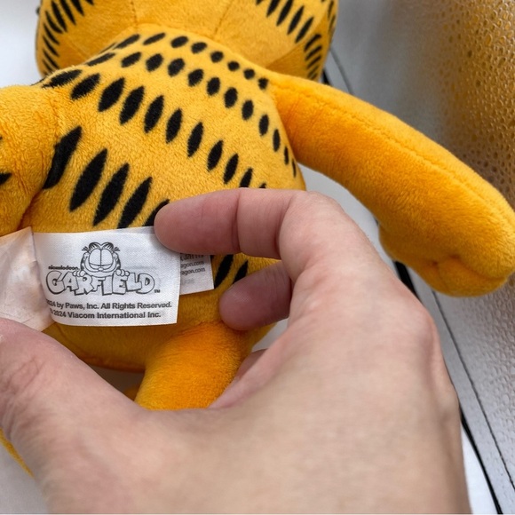Garfield Plushie 13” Stuffed Animal Collectible Fat Orange Striped Cat Kitty - Picture 8 of 9